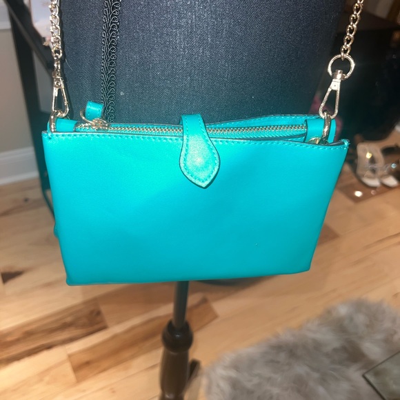 A new day vegan leather crossbody mini purse in green - Picture 2 of 9